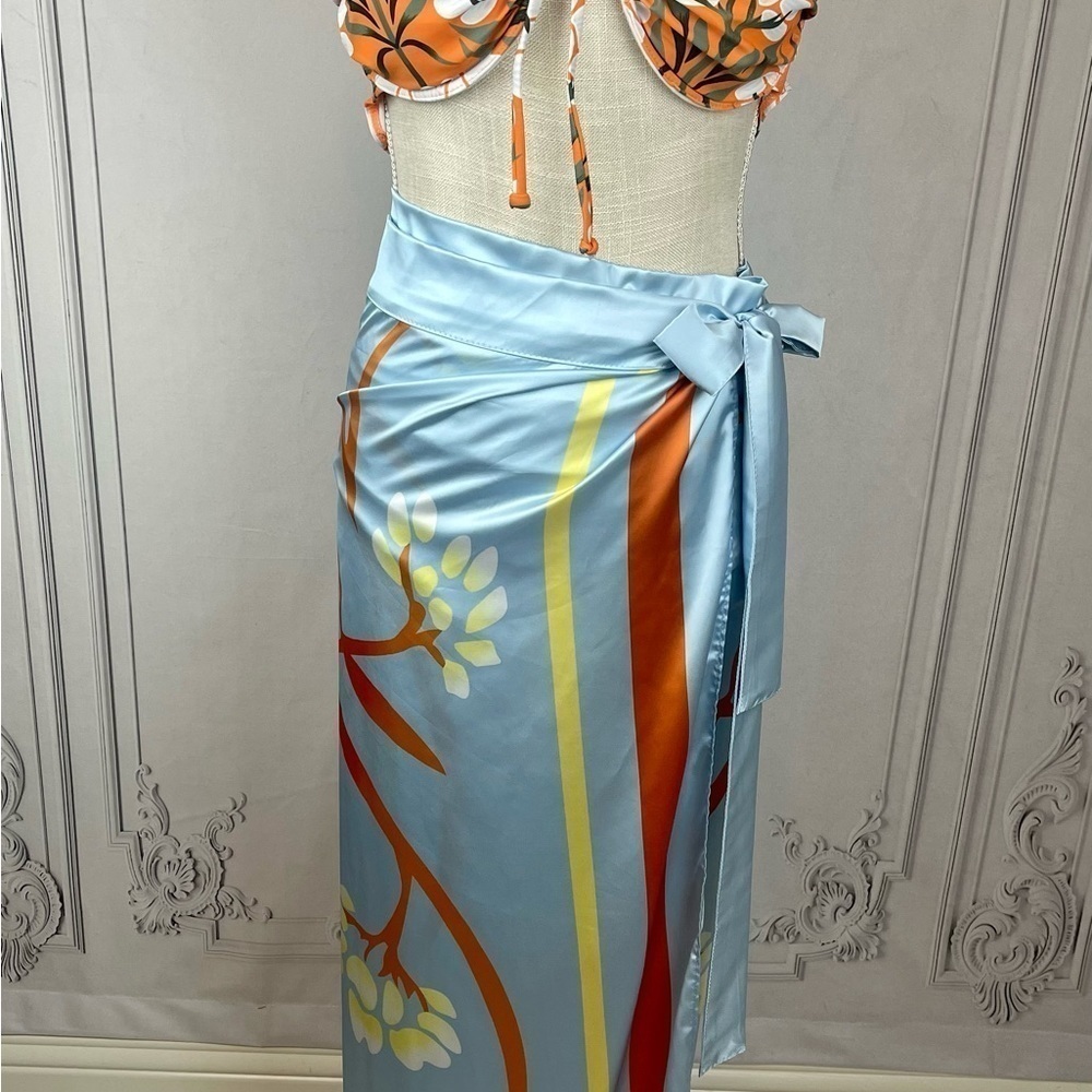 Three Piece-Set Bali Floral Bikini Swimsuit and Pareo Coverup - Picture 6 of 11